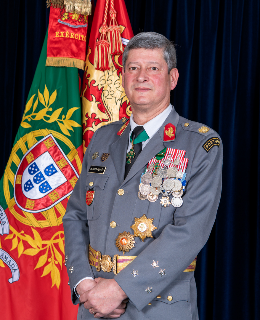 Militar, Mulher, Comandante de - Exército Português